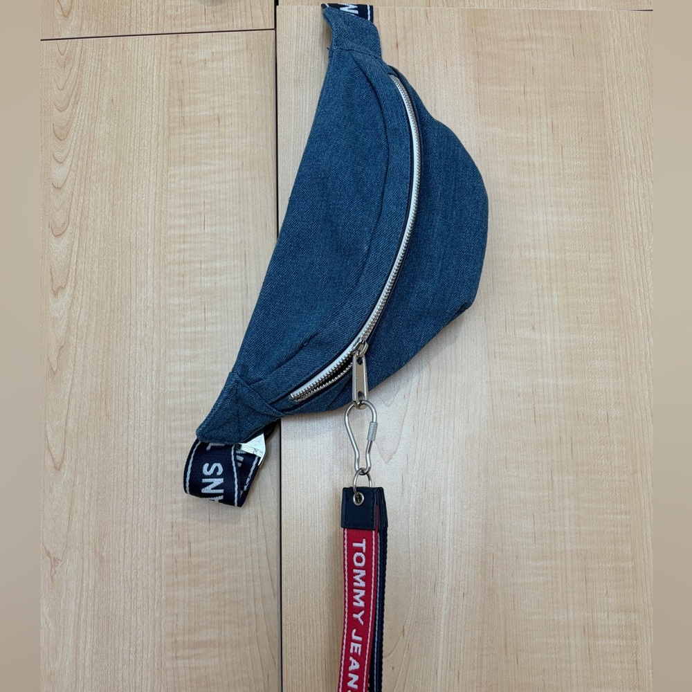 Tommy Jeans Denim Crossbody Bag in Dark Blue